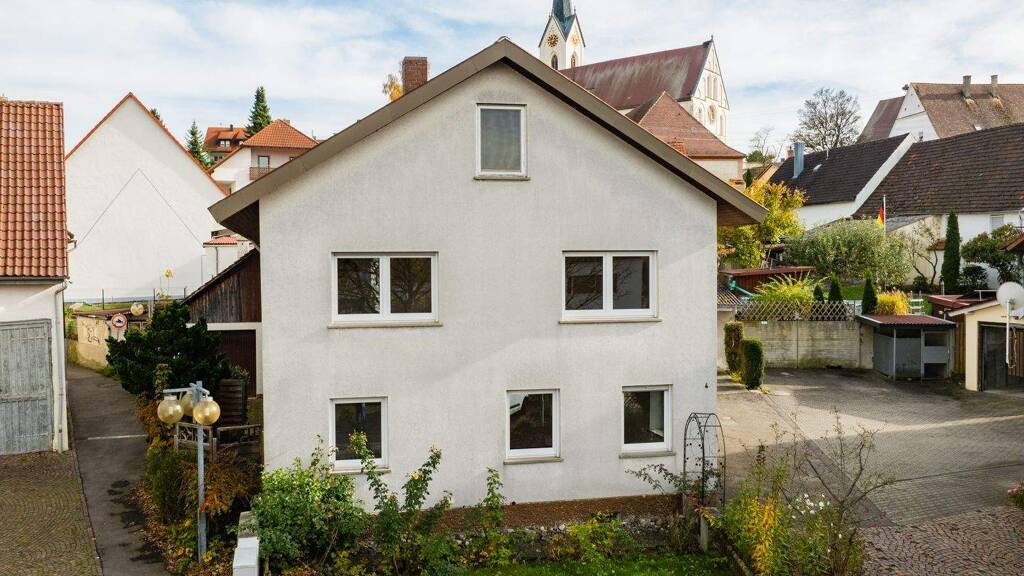 Einfamilienhaus zum Kauf 10,5 Zimmer 225 m² 724 m² Grundstück frei ab sofort Ertingen 88521
