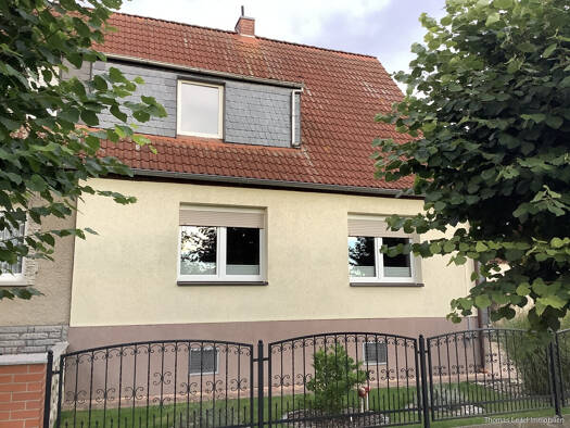 Doppelhaushälfte zum Kauf 147.500 € 4 Zimmer 101 m² 634 m² Grundstück Südstraße 6 Hornhausen 39387