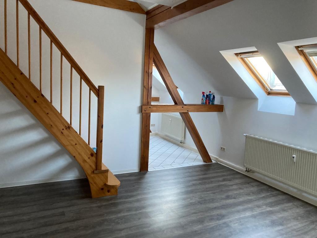 Maisonette zur Miete 520 € 4 Zimmer 104 m²<br/>Wohnfläche 4.<br/>Geschoss 01.10.2024<br/>Verfügbarkeit Oststraße 18 Limbach-Oberfrohna Limbach-Oberfrohna 09212