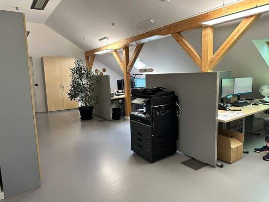 Büro zur Miete 1.836 € 270 m² Bürofläche Niederfrohna 09243