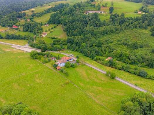 Chalet zum Kauf 1.300.000 € 11 Zimmer 407 m² 6.800 m² Grundstück Cangas de Onís 33556