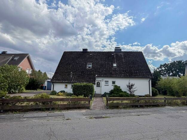 Einfamilienhaus zum Kauf 195.000 € 6 Zimmer 142,9 m² 1.517 m² Grundstück Wahlstedt 23812