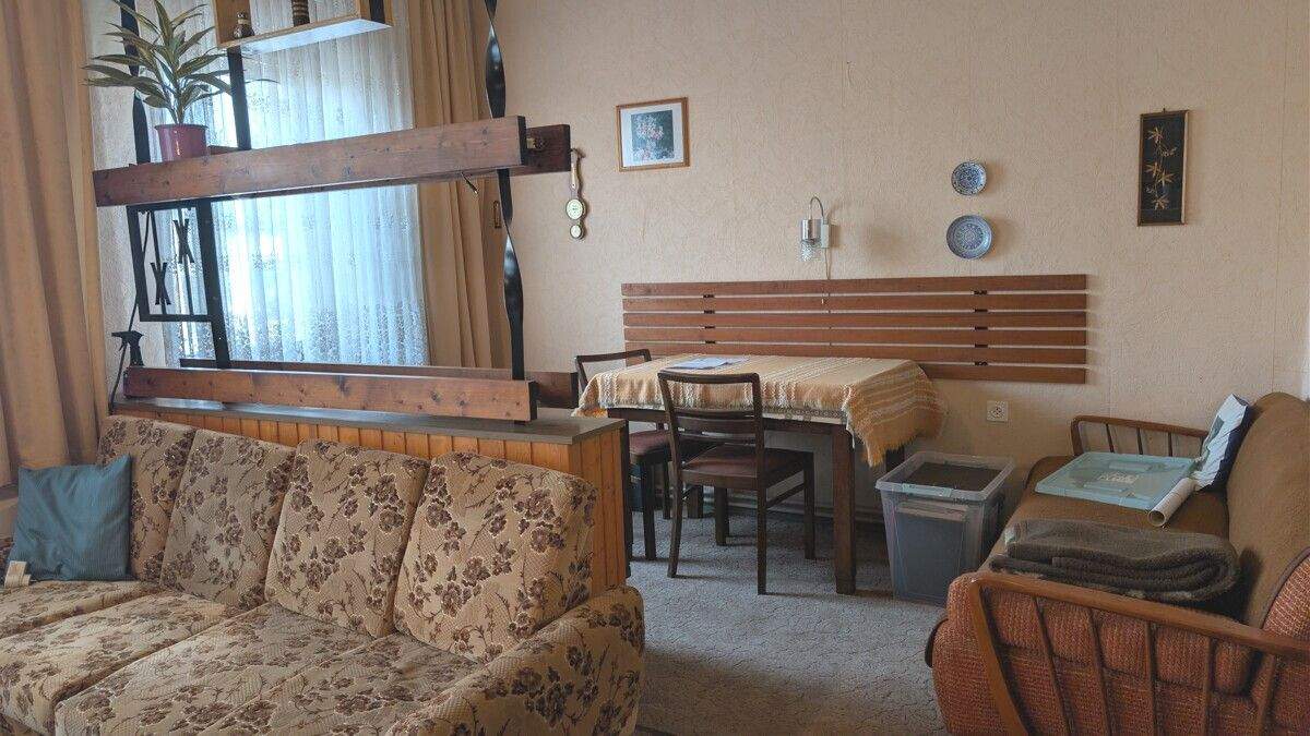 Immobilie in Bitterfeld-Wolfen - Einfamilienhaus mit Entwicklungspotenzial und schönem Grundstück - Bild 2