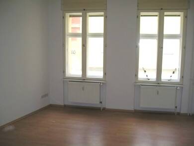 Wohnung zur Miete 277 € 1 Zimmer 32,5 m² EG frei ab sofort Kurstr. 47 Neustadt Brandenburg an der Havel 14776