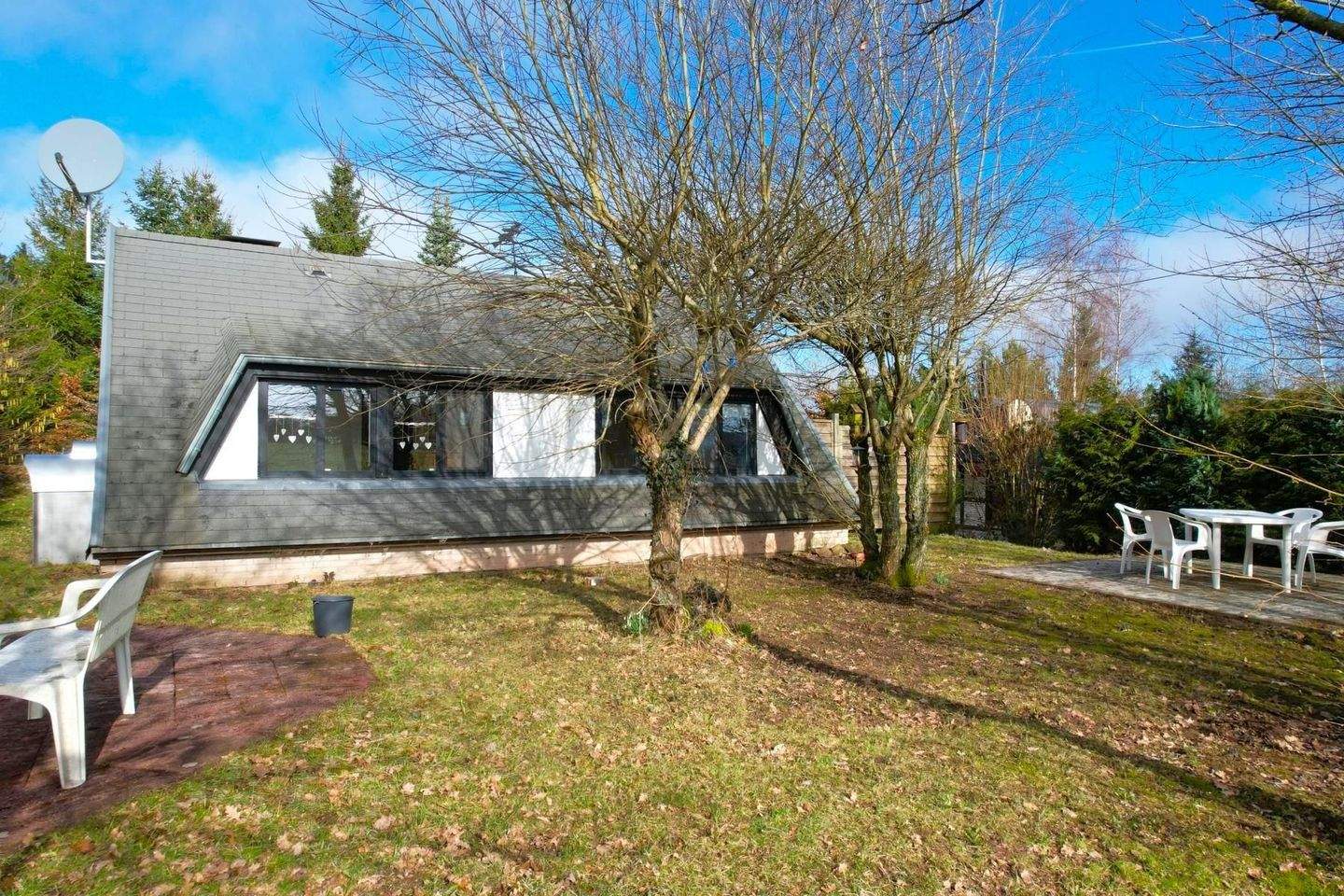 Immobilie in Gerolstein - Gut gepflegter, ruhig gelegener Ferienbungalow mit Terrasse und Gartenhaus in Gerolstein-Hinterhausen - Bild 1