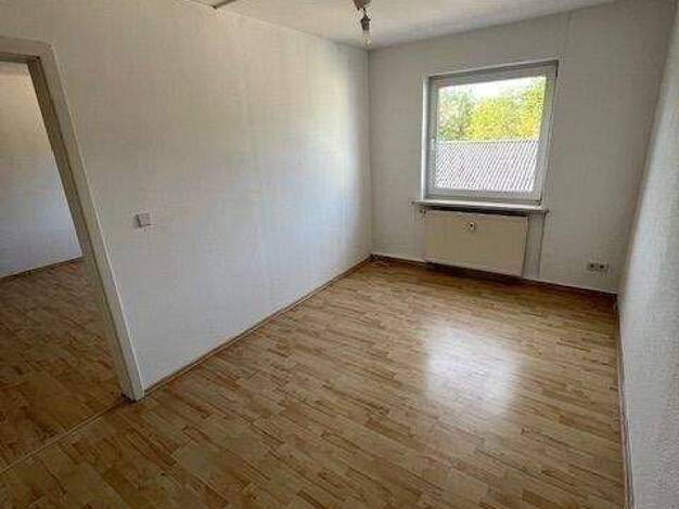 Wohnung zur Miete 300 € 2 Zimmer 46 m² 1. Geschoss frei ab 01.11.2026 Elsterstraße 19 B Ammendorf-Beesen Halle (Saale) 06132