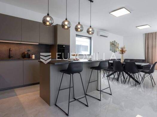 Haus zur Miete 2.200 € 3 Zimmer 120 m² Veliki Brocanac Klis 21231