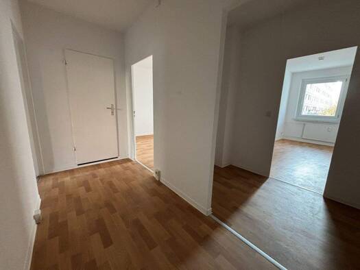 Wohnung zur Miete 368 € 3 Zimmer 70 m² EG frei ab sofort Graf-Zeppelin-Straße 2 Stendal 39576