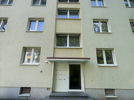 Wohnung zur Miete 680 € 3 Zimmer 71 m² EG Ost Hildesheim 31135