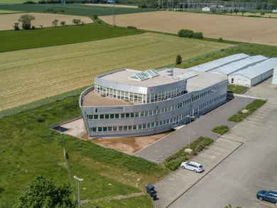 Hotel zum Kauf 2.100.000 € 2.800 m² Gastrofläche 3.700 m² Grundstück Kampweg 12 Rosdorf Rosdorf 37124
