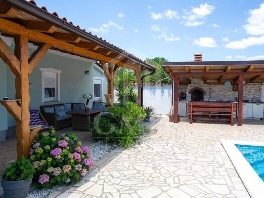Haus zum Kauf 420.000 € 4 Zimmer 85 m² 981 m² Grundstück Vinkuran