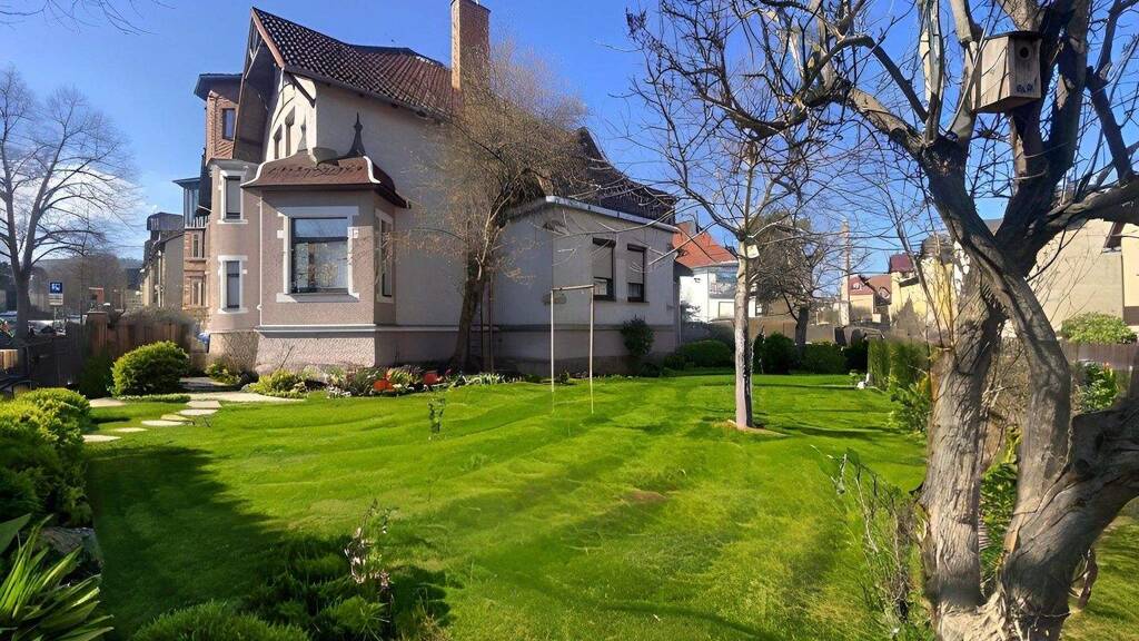 Villa zum Kauf 379.500 € 8 Zimmer 235,6 m² 770 m² Grundstück frei ab sofort Saalfeld 07318