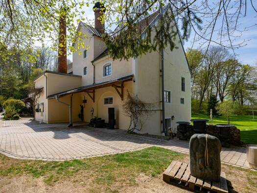 Haus zum Kauf 8 Zimmer 370 m² 4.342 m² Grundstück Griesstätt 83556