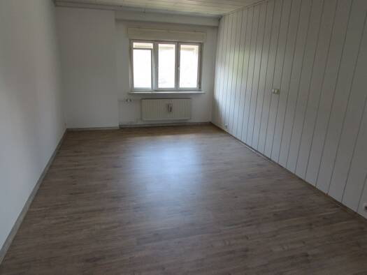 Wohnung zur Miete 650 € 5 Zimmer 111,9 m² 1. Geschoss Schwarzheide 01987