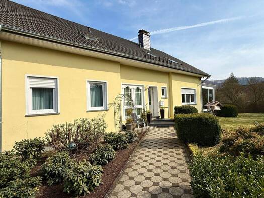 Einfamilienhaus zum Kauf 469.000 € 8 Zimmer 251 m² 2.523 m² Grundstück frei ab sofort Irrhausen 54689