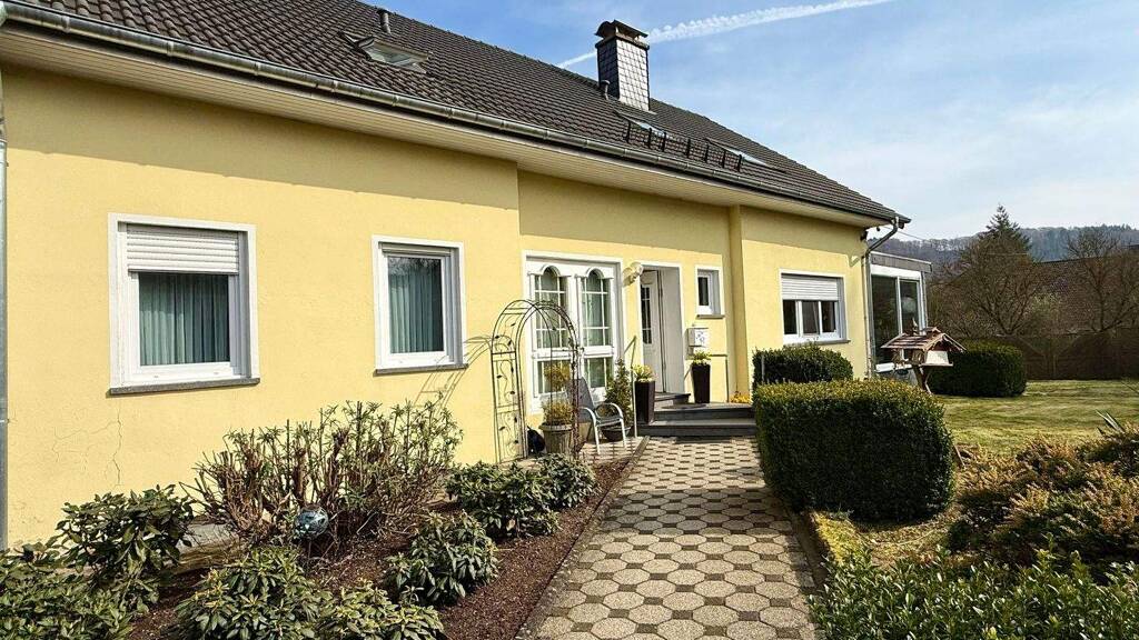 Einfamilienhaus zum Kauf 469.000 € 8 Zimmer 251 m² 2.523 m² Grundstück frei ab sofort Irrhausen 54689