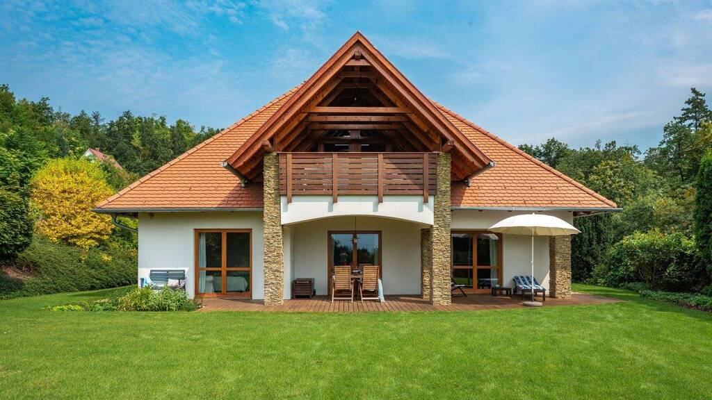 Einfamilienhaus zum Kauf provisionsfrei 1.300.000 € 6 Zimmer 325 m² 2.158 m² Grundstück Gyenesdiás 8315