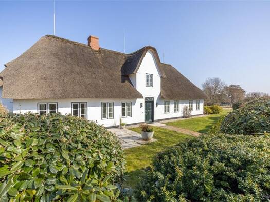 Einfamilienhaus zum Kauf 6 Zimmer 380 m² 5.015 m² Grundstück Morsum Sylt 25980