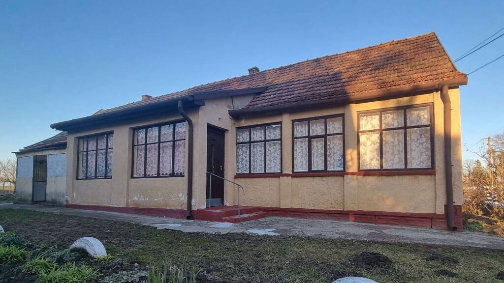 Einfamilienhaus zum Kauf 75.000 € 2 Zimmer 90 m² 400 m² Grundstück frei ab sofort Ádánd 8653