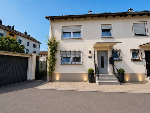 Reihenendhaus zur Miete 2.590 € 8,5 Zimmer 200 m² 330 m² Grundstück frei ab 01.08.2026 Kaufbeuren-Neugablonz Kaufbeuren 87600
