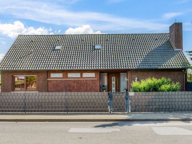 Haus zum Kauf provisionsfrei 339.000 € 6 Zimmer 212 m² 1.140 m² Grundstück Freren Freren 49832
