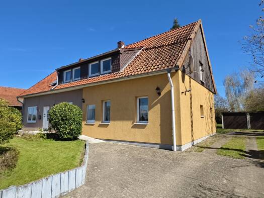 Haus zum Kauf 187.000 € 10 Zimmer 205 m² 1.079 m² Grundstück Dollbergen Uetze 31311