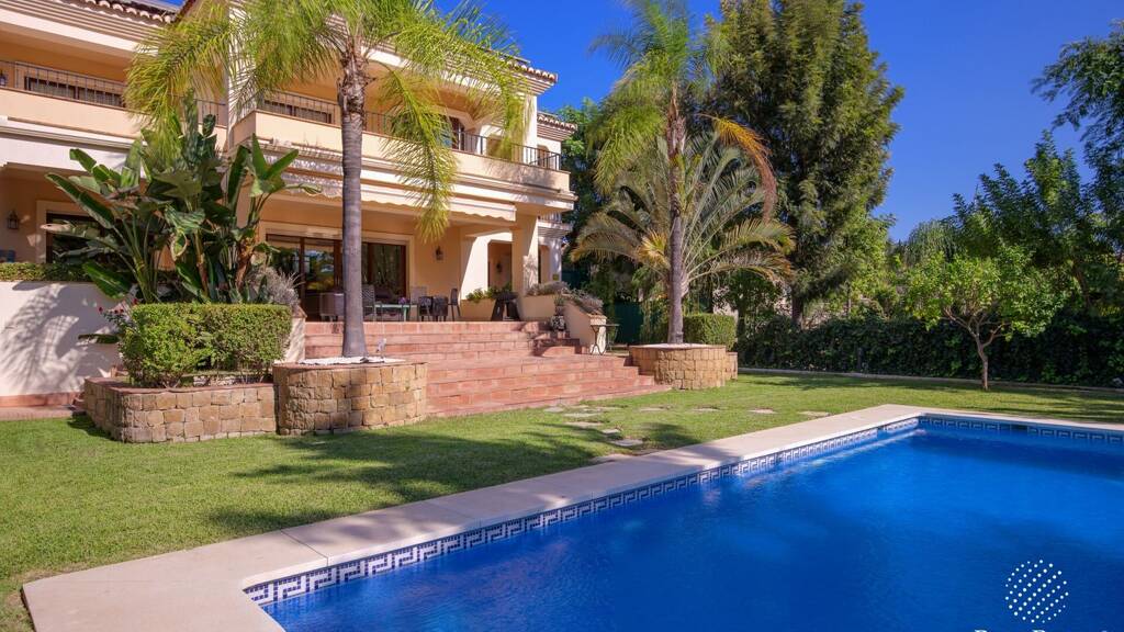 Villa zum Kauf provisionsfrei 2.100.000 € 7 Zimmer 645 m² 1.001 m² Grundstück Benahavis 29678