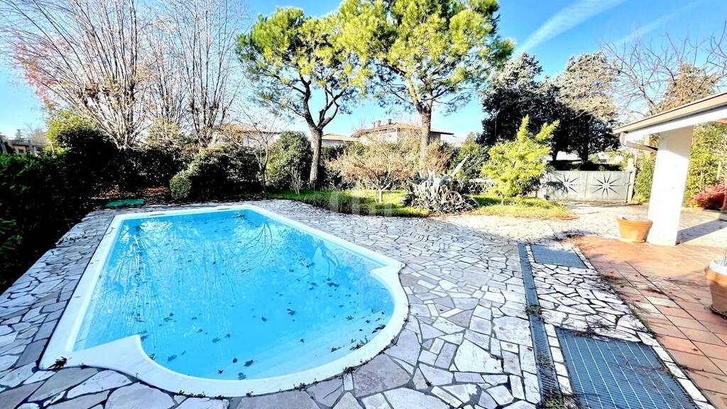 Villa zum Kauf 840.000 € 5 Zimmer 140 m² 1.112,3 m² Grundstück Via Gaetano Donizetti 6 Sirmione 25019