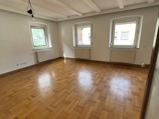 Wohnung zur Miete 950 € 3 Zimmer 110 m² Geschoss 1/2 frei ab sofort Friedrich-Ebert-Straße 11 Uffenheim 97215