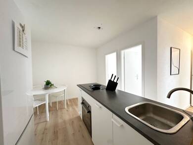 Wohnung zur Miete 425 € 5 Zimmer 12 m² 6. Geschoss frei ab sofort Mainstraße 121 Offenbach am Main Offenbach am Main 63065