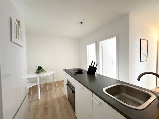 Wohnung zur Miete 425 € 5 Zimmer 12 m² 6. Geschoss frei ab sofort Mainstraße 121 Offenbach am Main Offenbach am Main 63065