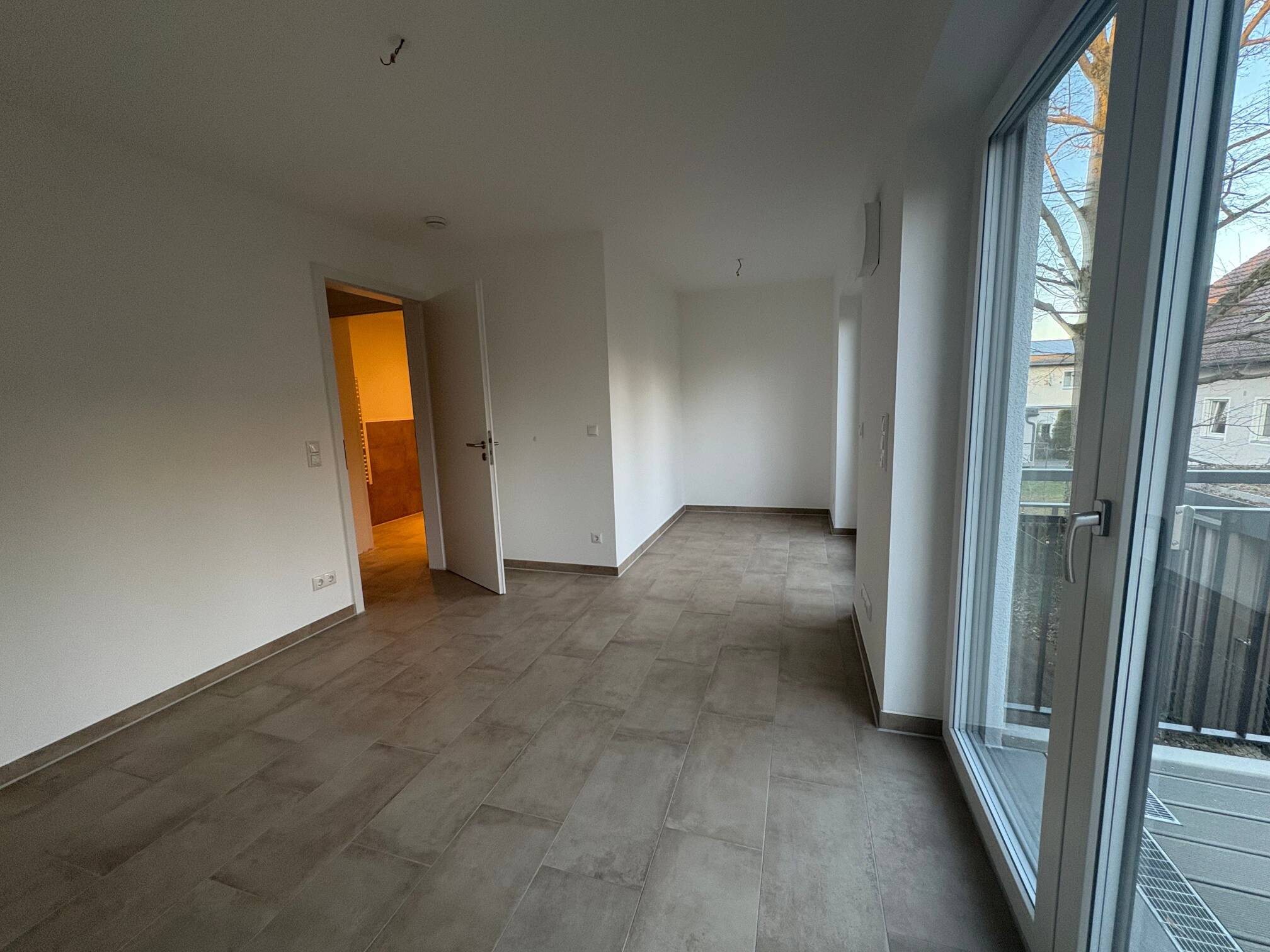 traumhafter 2-Zimmer Wohnung mit Süd-Balkon - ERSTBEZUG NEUBAU – Vogesenstr. 15c, 81825 München – Vorschaubild 4
