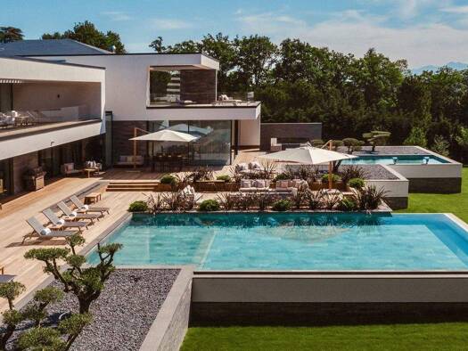 Herrenhaus zum Kauf 20 Zimmer 2.000 m² 8.600 m² Grundstück Mies Mies 1295