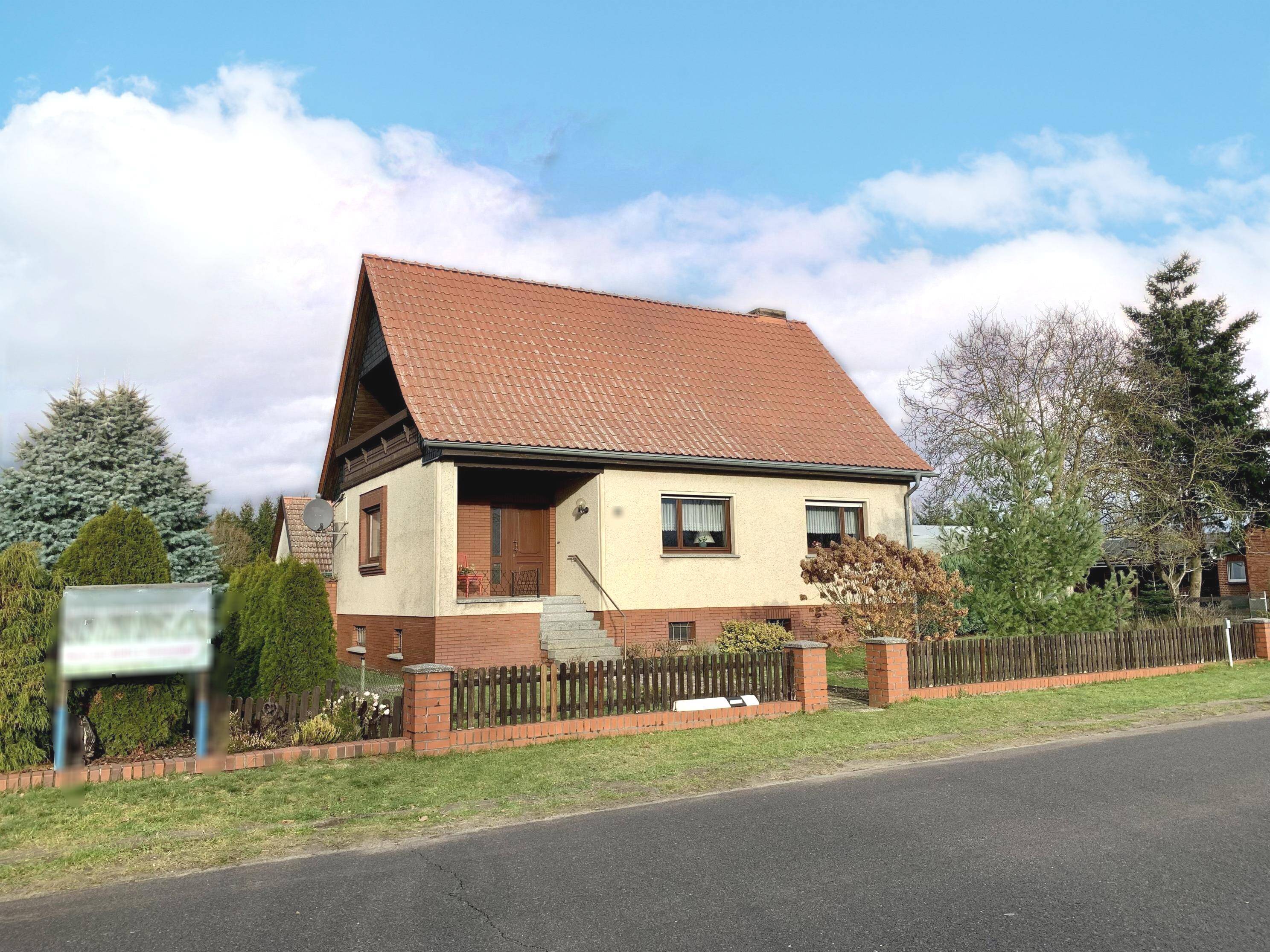 Einfamilienhaus zum Kauf 259.000 € 4 Zimmer 100 m²<br/>Wohnfläche 2.520 m²<br/>Grundstück ab sofort<br/>Verfügbarkeit Karstädt Karstädt 19357