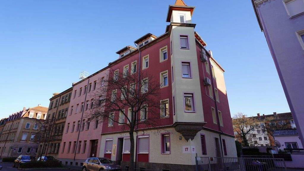 Attraktives Jugendstilgebäude mit Aufzug - frei zur Neuvermietung - in Nürnberg Sankt Leonhard!