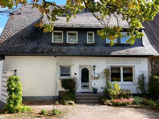 Einfamilienhaus zum Kauf provisionsfrei 149.000 € 6 Zimmer 170 m² 467 m² Grundstück frei ab sofort Hirschberg Warstein 59581