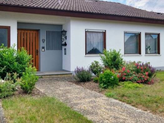 Bungalow zum Kauf 389.000 € 4,5 Zimmer 117 m² 619 m² Grundstück Gottmadingen 78244