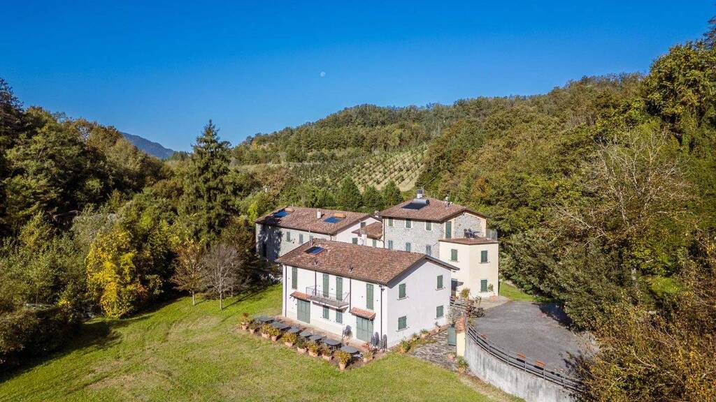 Haus zum Kauf 1.980.000 € 14 Zimmer 1.320 m² 100.000 m² Grundstück frei ab sofort Fivizzano