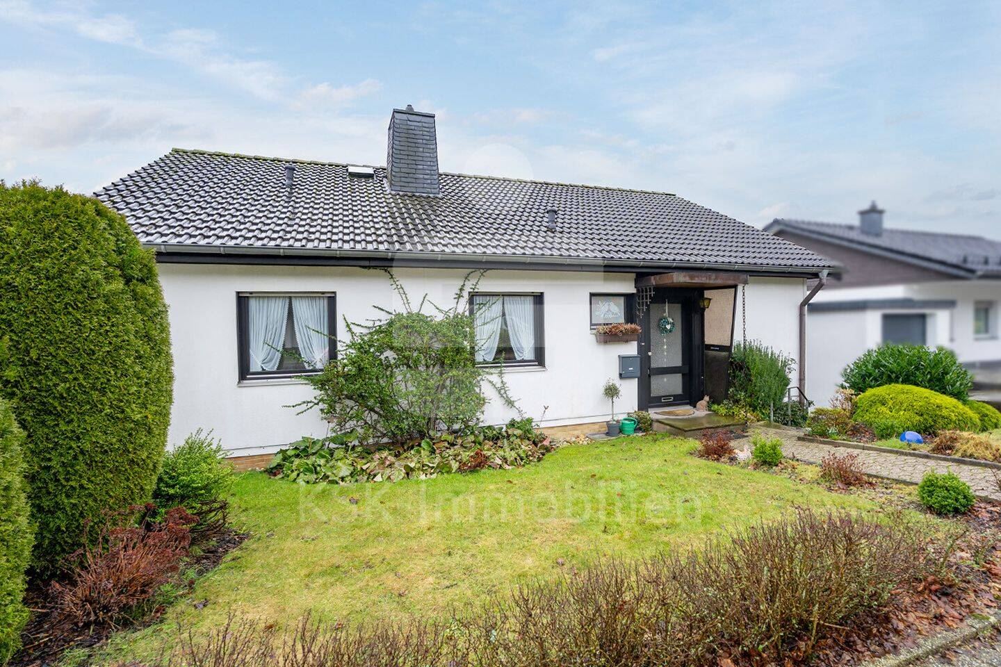 Immobilie in Hückeswagen - Gepflegtes Einfamilienhaus mit Einliegerwohnung in attraktiver Lage von Hückeswagen! - Bild 0