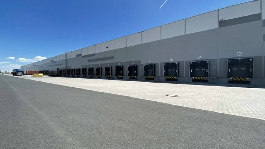 Produktionshalle zur Miete provisionsfrei 11.000 m² Lagerfläche teilbar von 4.000 m² bis 52.000 m² Nová hospoda Bor 34802