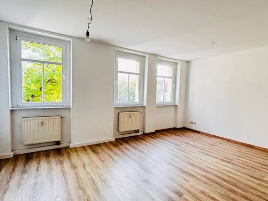 Wohnung zur Miete 876 € 5 Zimmer 105 m² 2. Geschoss frei ab sofort Huttenstraße 50 Lutherplatz Süd 06110