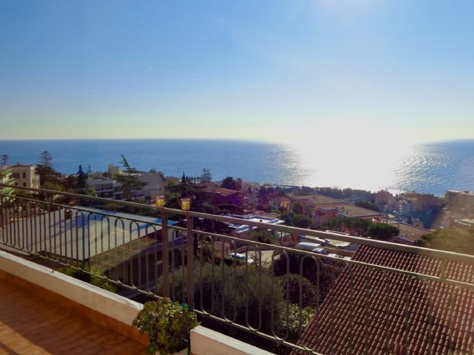 Studio zum Kauf 460.000 € 4 Zimmer 65 m²<br/>Wohnfläche 2.<br/>Geschoss ab sofort<br/>Verfügbarkeit Strada San Lorenzo Sanremo 18038