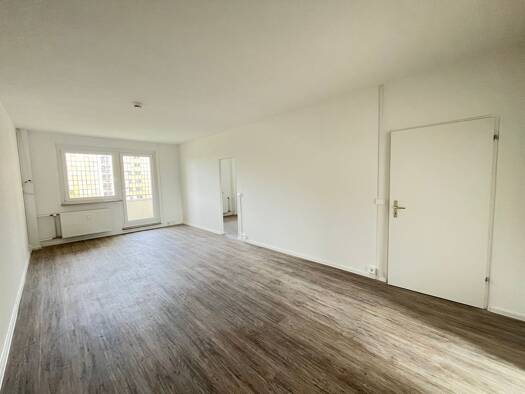 Wohnung zur Miete 699 € 5 Zimmer 105 m² 4. Geschoss frei ab 01.10.2026 Moseler Straße 8 Pölbitz Zwickau 08058