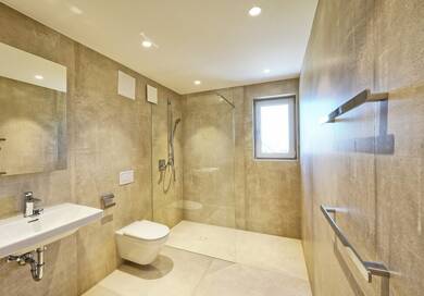 Wohnung zur Miete 1.245 € 3 Zimmer 88,9 m² Geschoss 1/2 frei ab sofort Planungsbezirk 128 Straubing 94315