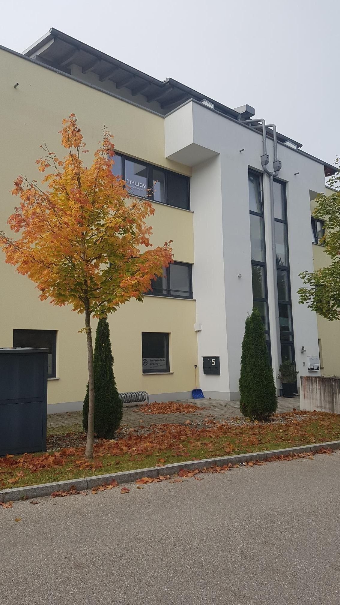 Wohn- und Geschäftshaus zum Kauf als Kapitalanlage geeignet 745 m²<br/>Fläche 537 m²<br/>Grundstück Krailling Krailling 82152