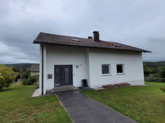 Einfamilienhaus zur Miete 950 € 6 Zimmer 135 m² 908 m² Grundstück frei ab 01.10.2025 Diepoldstraße 7 Oberviechtach 92526
