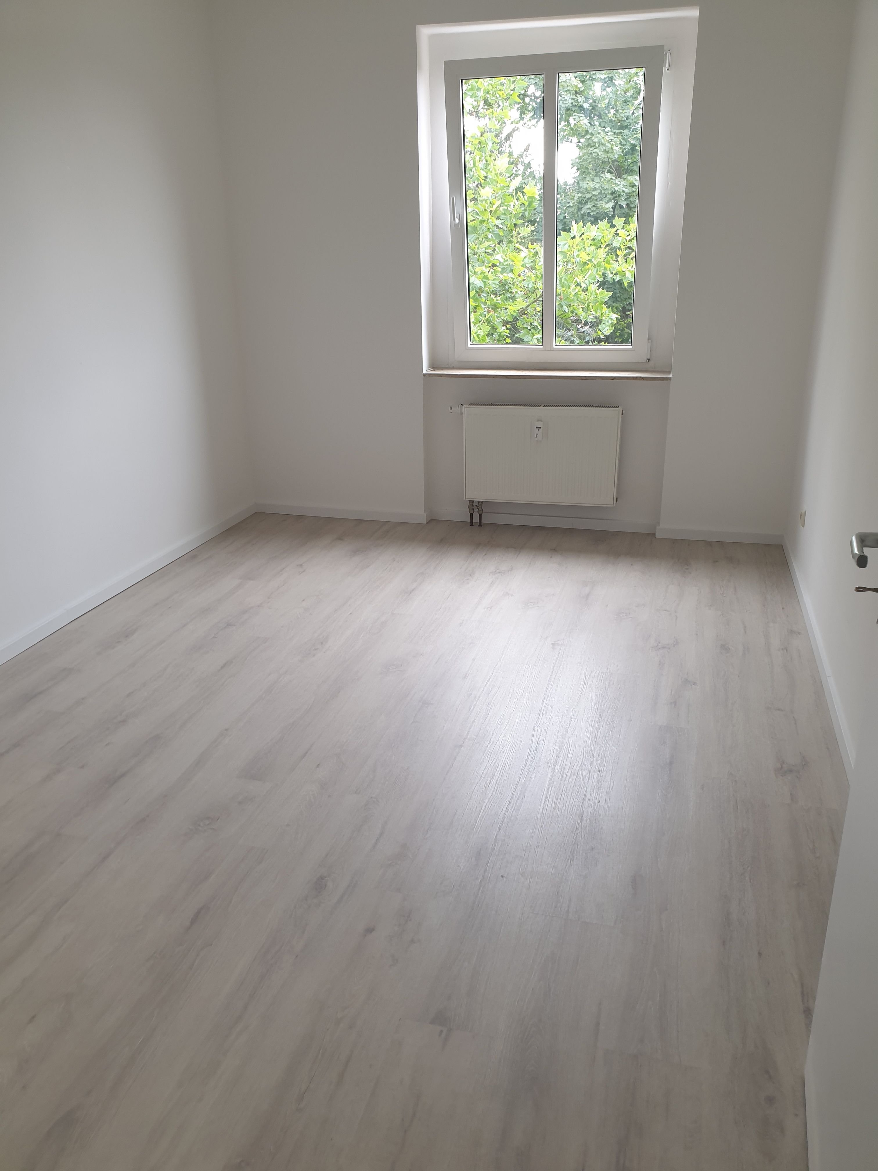 Wohnung zur Miete 387 € 3 Zimmer 65 m²<br/>Wohnfläche EG<br/>Geschoss ab sofort<br/>Verfügbarkeit Geußnitzer Str. 9 Zeitz Zeitz 06712