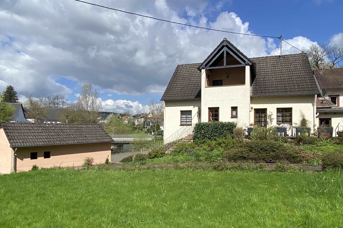 Einfamilienhaus zum Kauf 330.000 € 5 Zimmer 138 m²<br/>Wohnfläche 1.871 m²<br/>Grundstück Stahl Bitburg-Stahl 54634