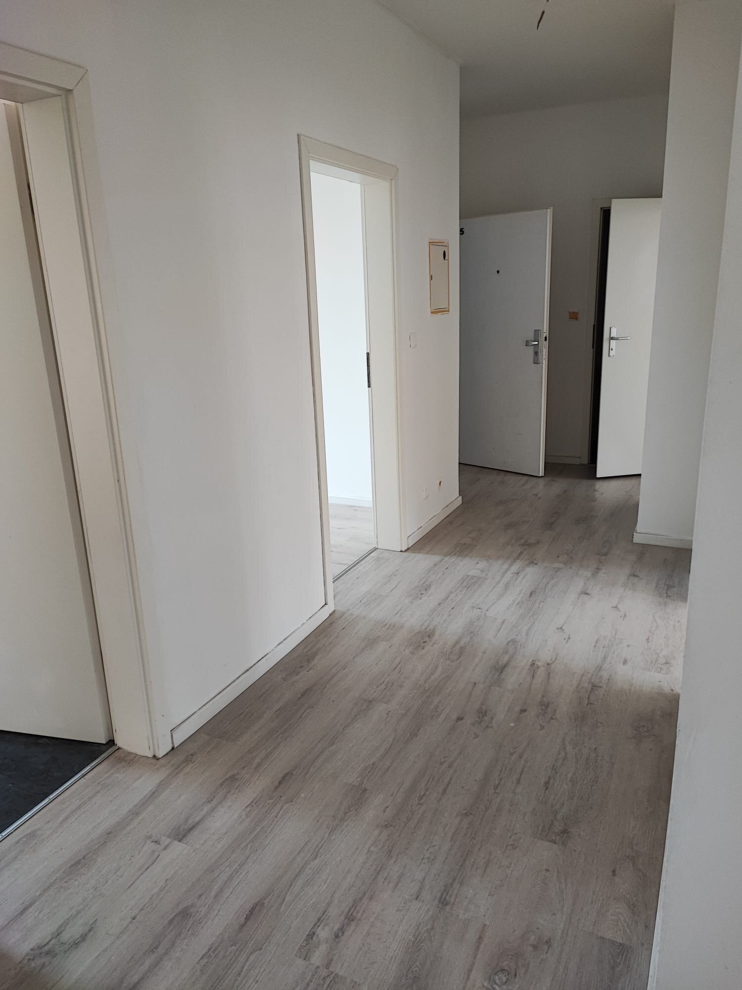 Wohnung zur Miete 554 € 4 Zimmer 94,3 m²<br/>Wohnfläche 2.<br/>Geschoss ab sofort<br/>Verfügbarkeit Zeitz Zeitz 06712