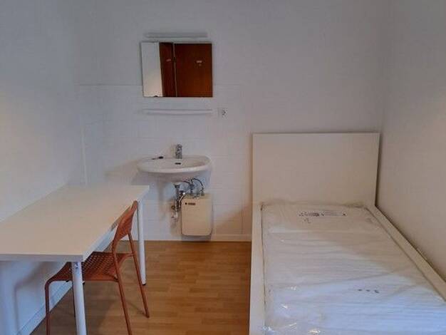 WG-Zimmer zur Miete auf Zeit 530 € 20 m² 1. Geschoss frei ab sofort Innenstadt Erlangen 91054